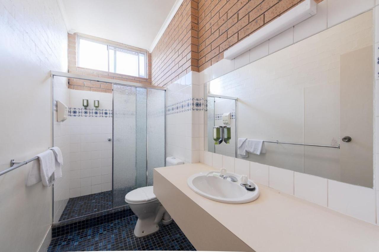 Colac Mid City Motor Inn Exteriör bild