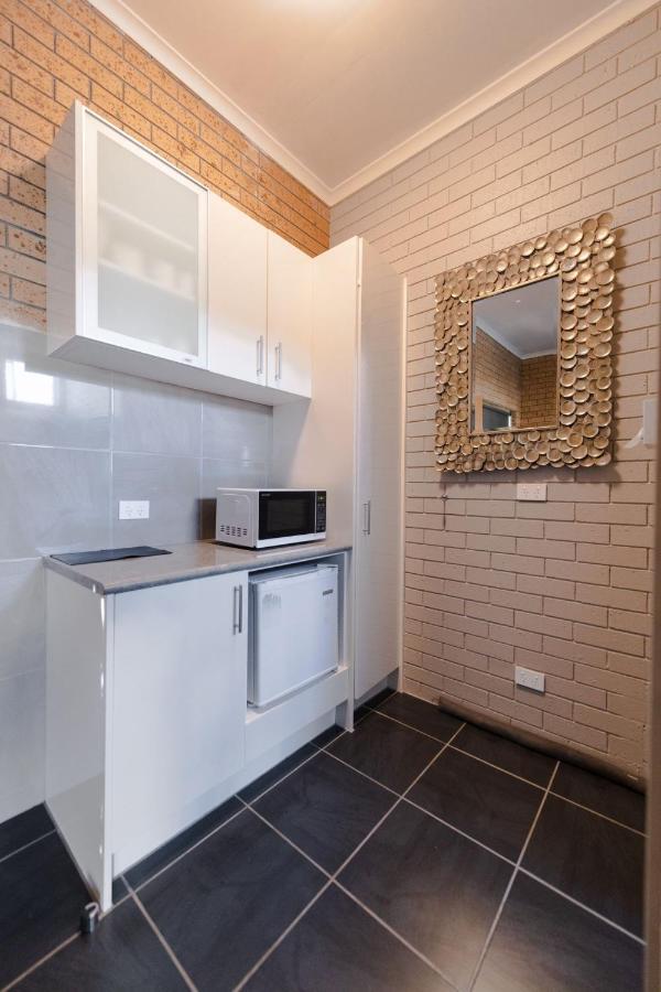 Colac Mid City Motor Inn Exteriör bild