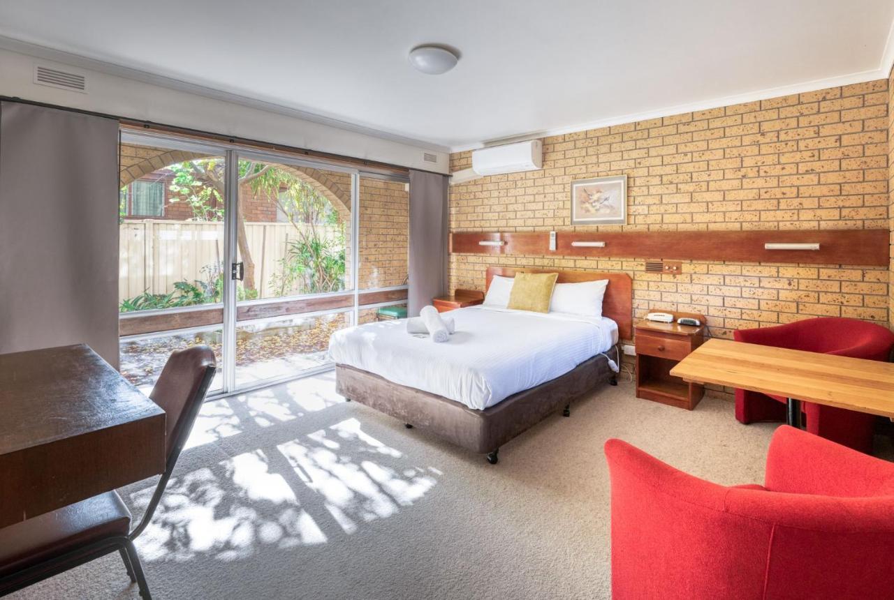 Colac Mid City Motor Inn Exteriör bild