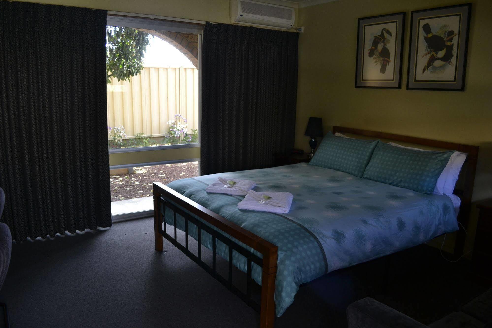 Colac Mid City Motor Inn Exteriör bild