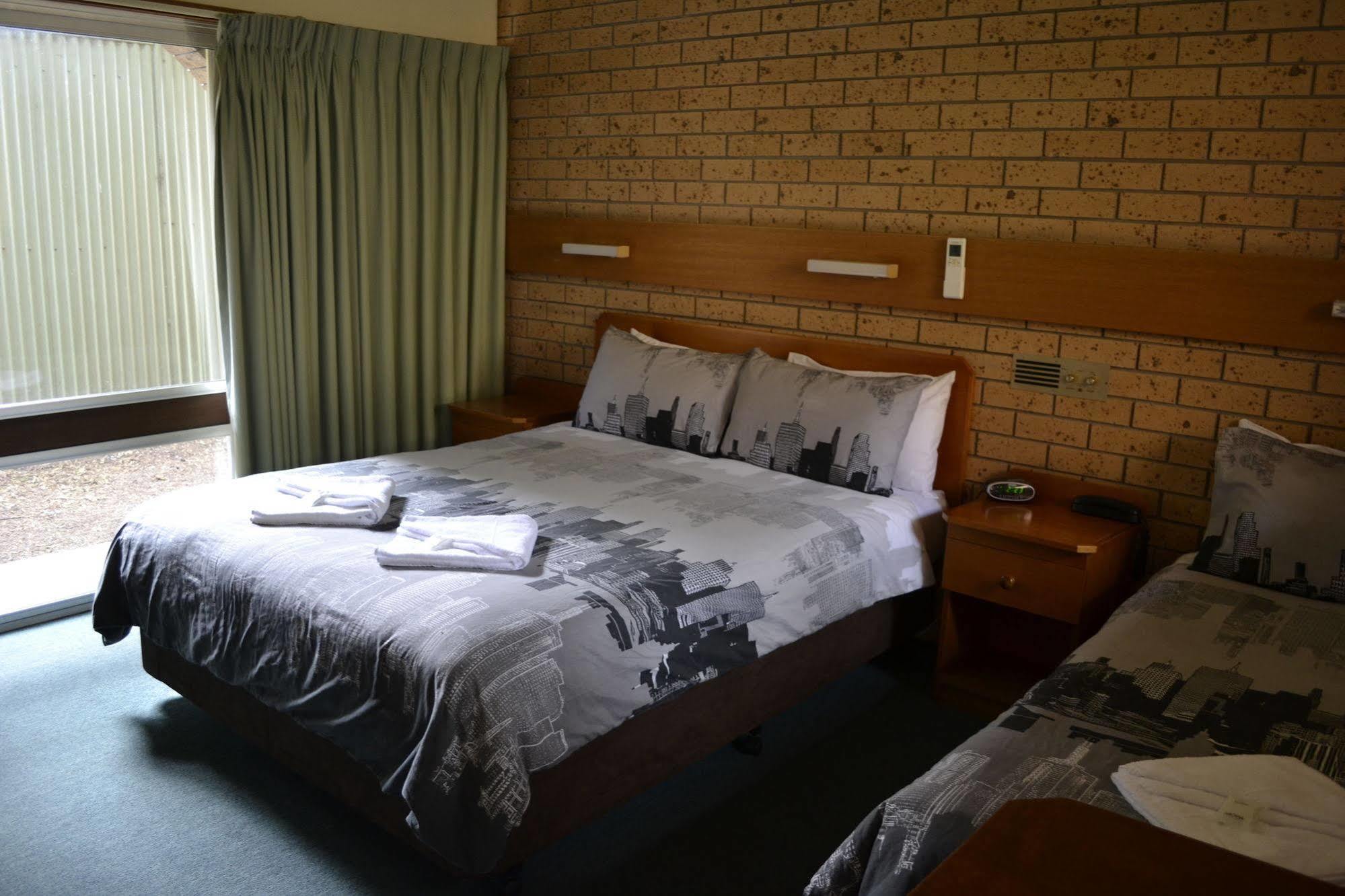 Colac Mid City Motor Inn Exteriör bild