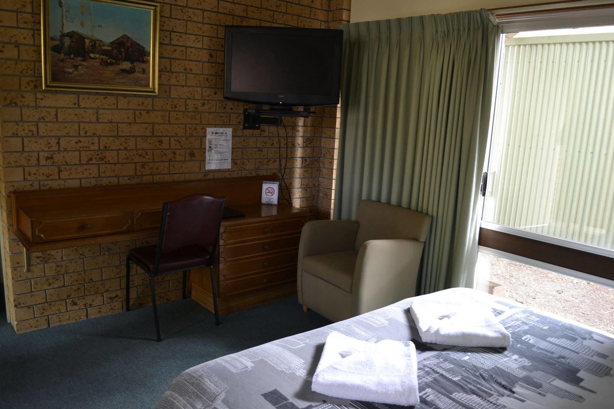 Colac Mid City Motor Inn Exteriör bild