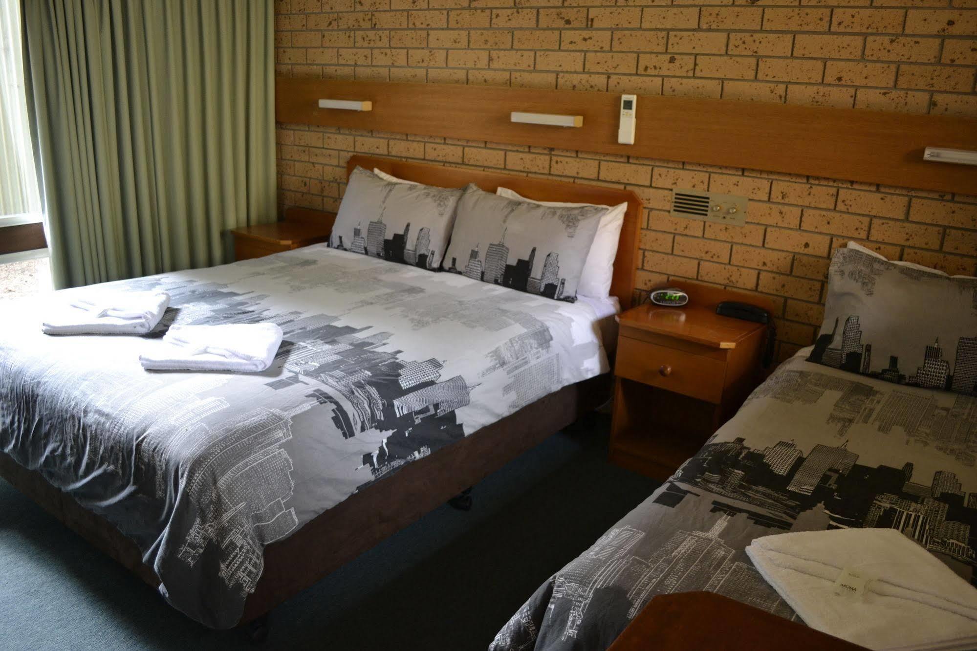 Colac Mid City Motor Inn Exteriör bild