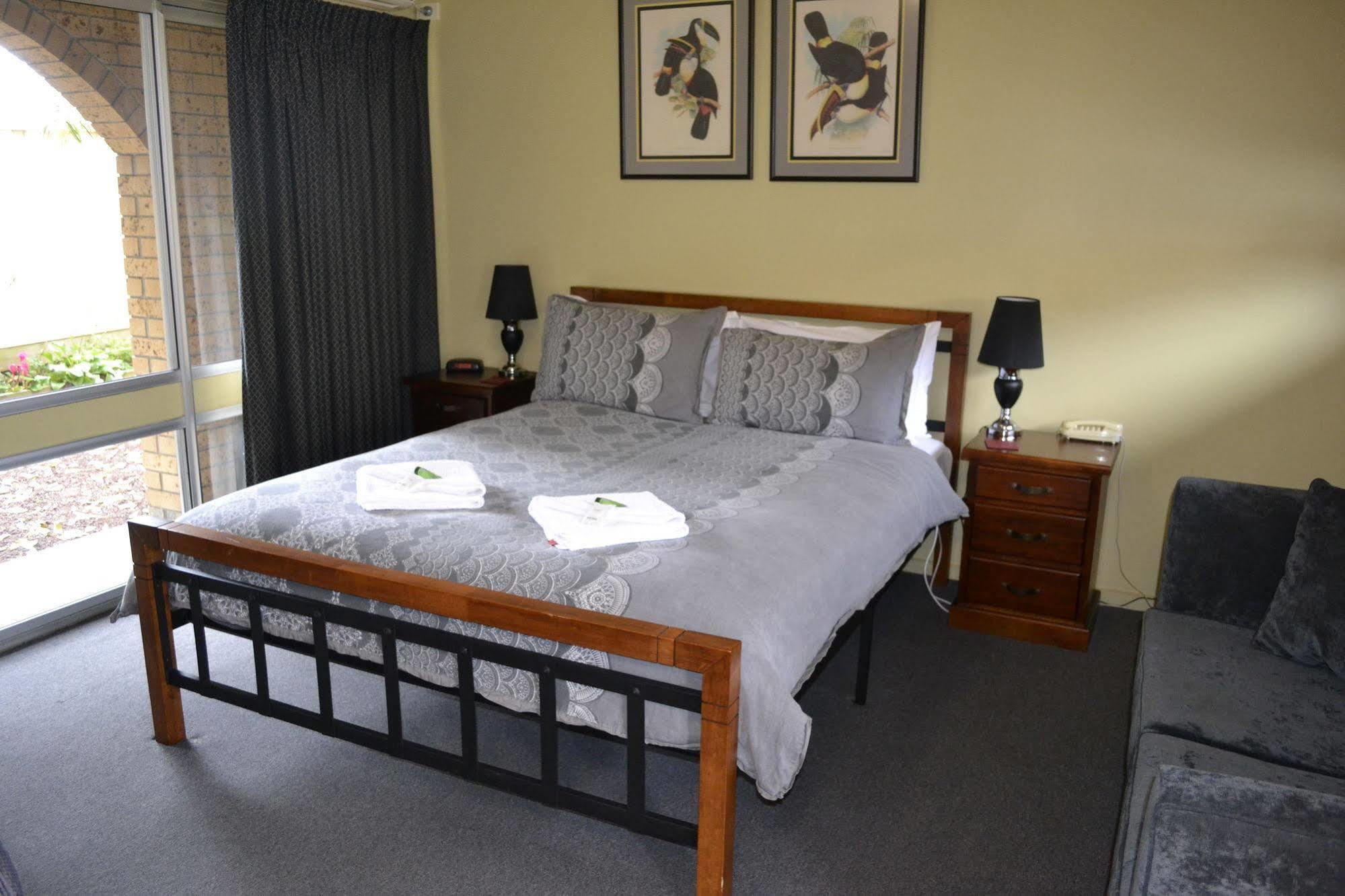 Colac Mid City Motor Inn Exteriör bild