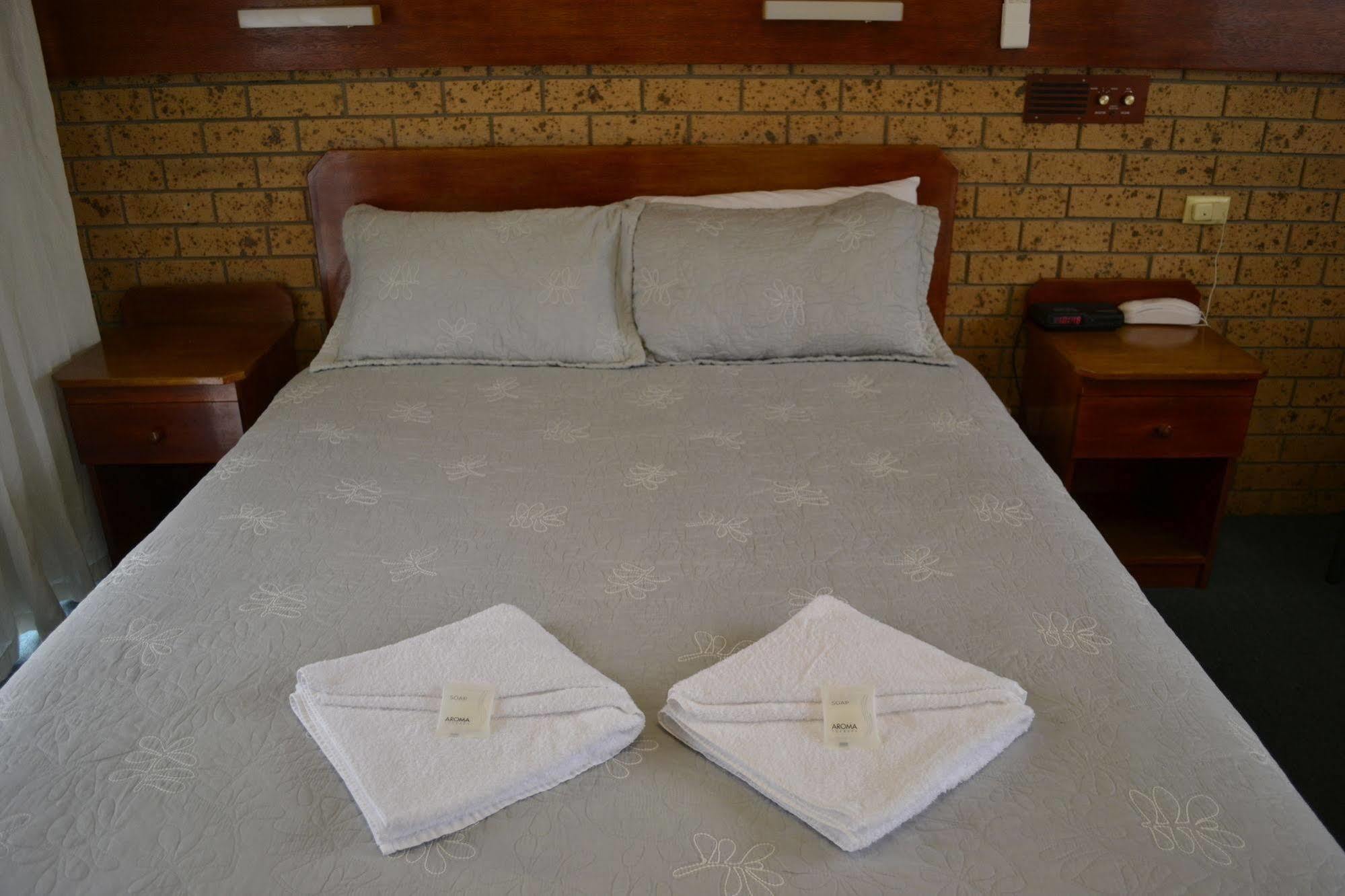 Colac Mid City Motor Inn Exteriör bild