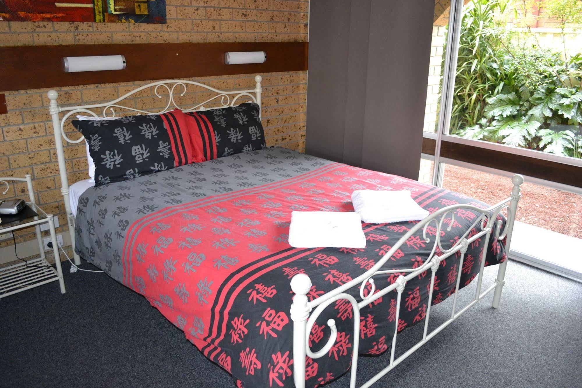 Colac Mid City Motor Inn Exteriör bild