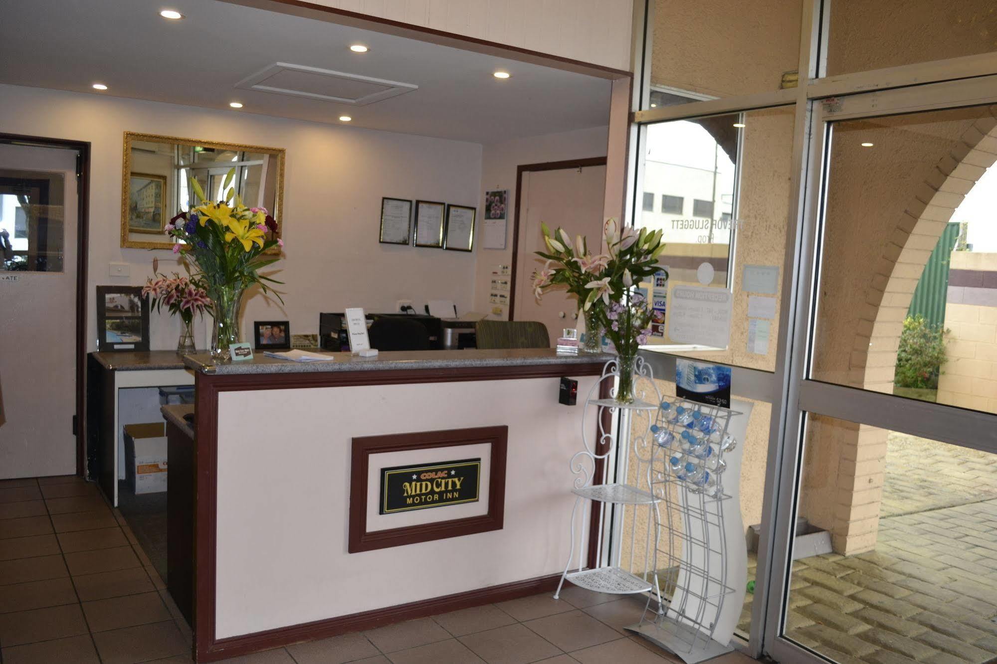 Colac Mid City Motor Inn Exteriör bild